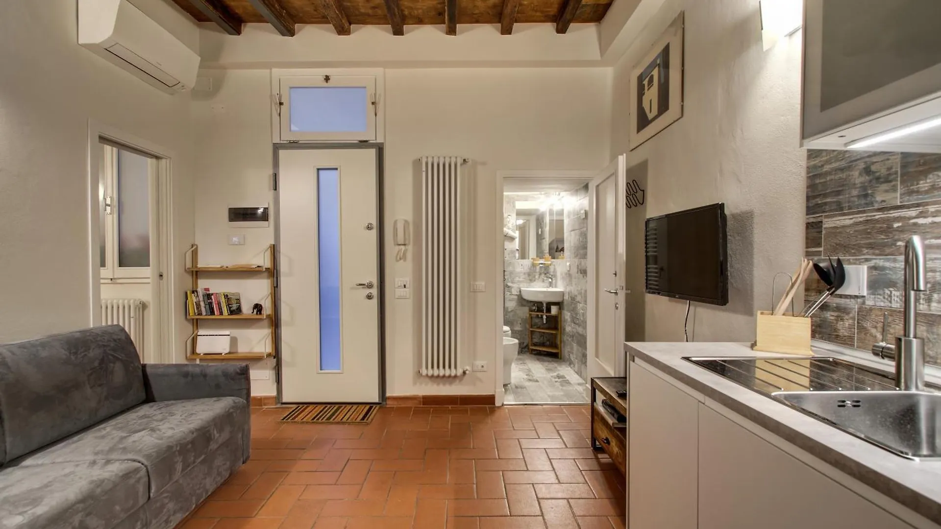 Pilastri Apartment Near Santa Croce Florence Italy