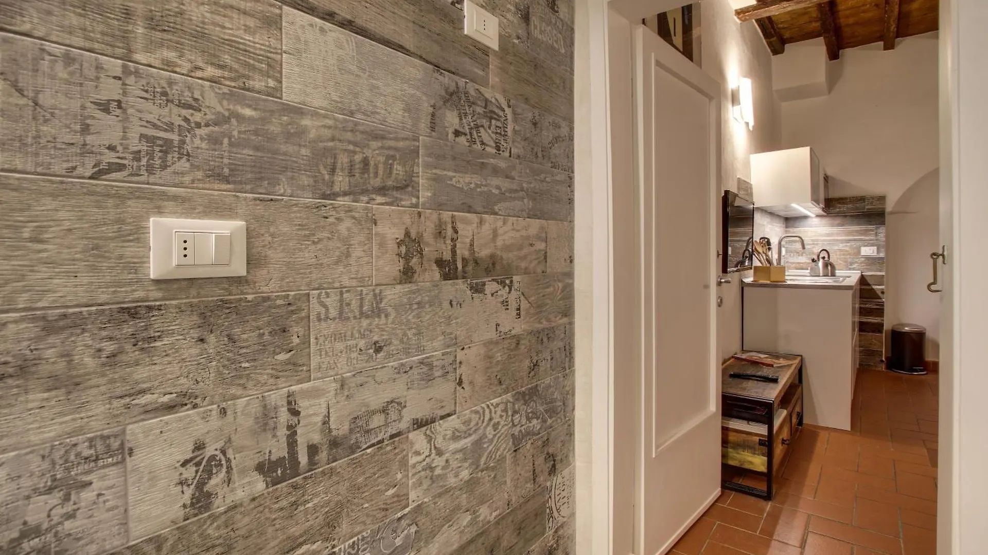 Pilastri Apartment Near Santa Croce Florence