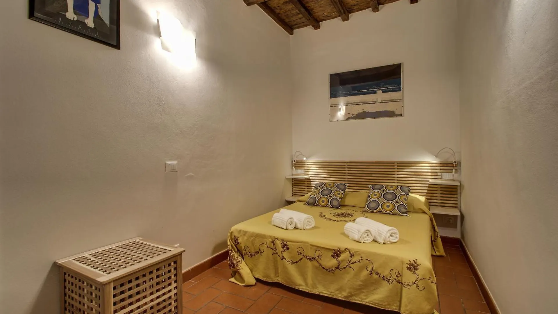 Pilastri Apartment Near Santa Croce Florence