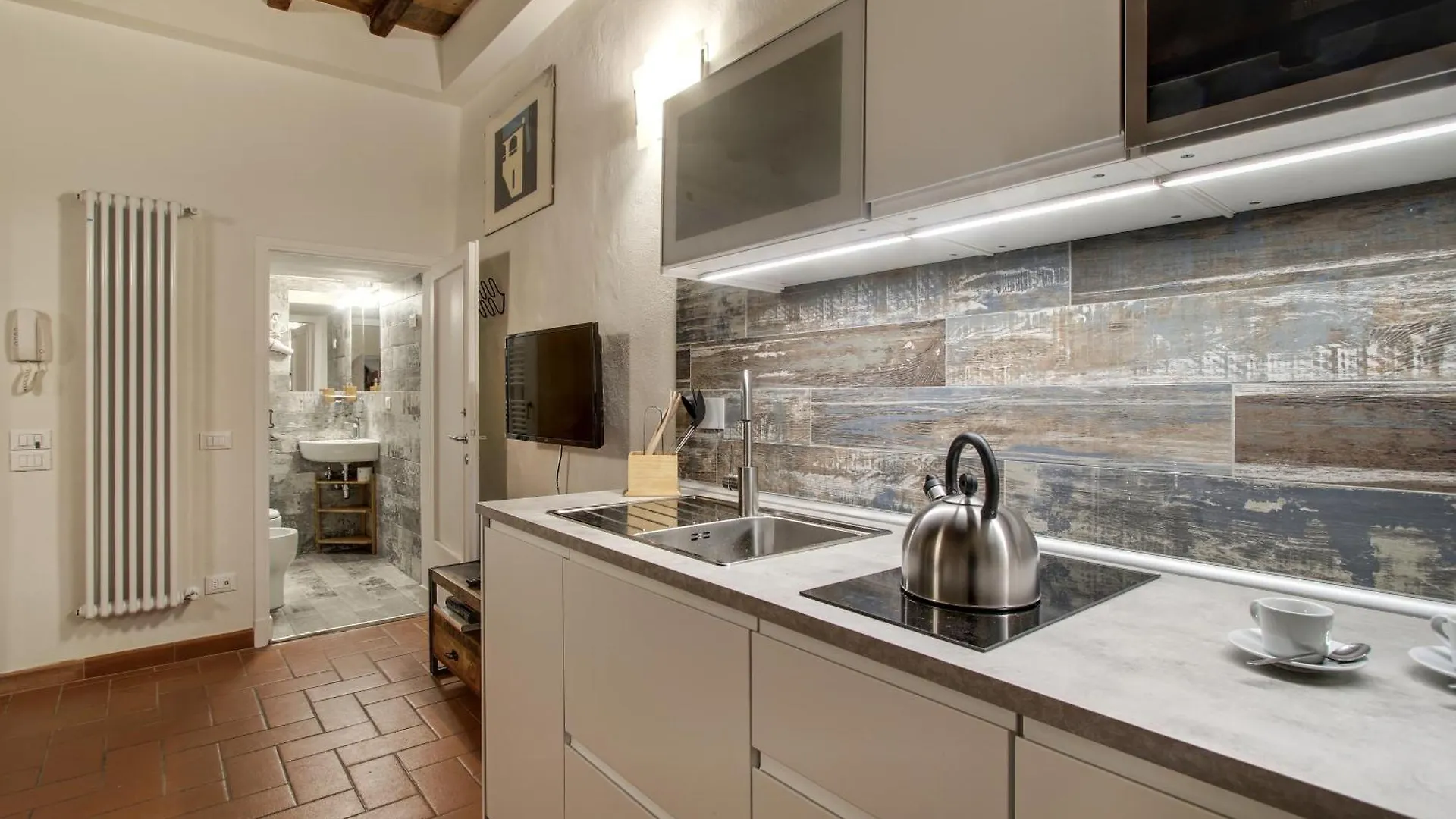 Pilastri Apartment Near Santa Croce Florence