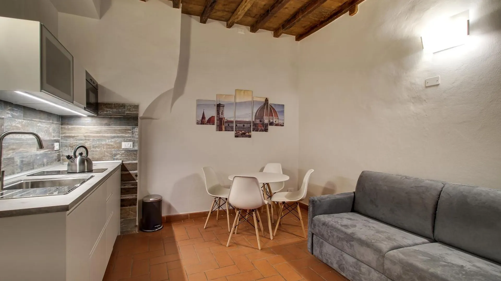 Pilastri Apartment Near Santa Croce Florence